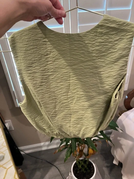 Abercrombie & Fitch Sage Green Knot-Front Cropped Tank - Picture 2 of 4